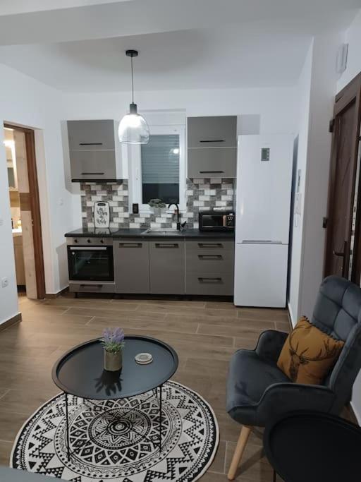 Petite Suite With Backyard. Mytilíni Eksteriør billede